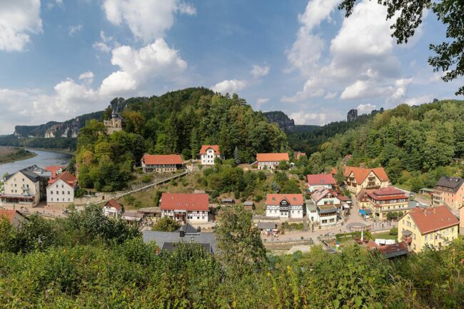 Der atemberaubende, panoramische Blick auf den Raaber Kessel, die Burg Neurathen und die Elbe. Exklusiv für die Gäste von www.Villa-Richter.info.